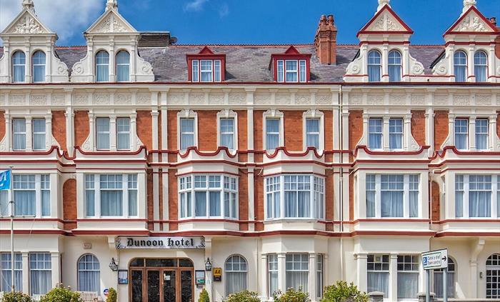The Dunoon occupies two buildings on Gloddaeth Street between the North and the West shore.